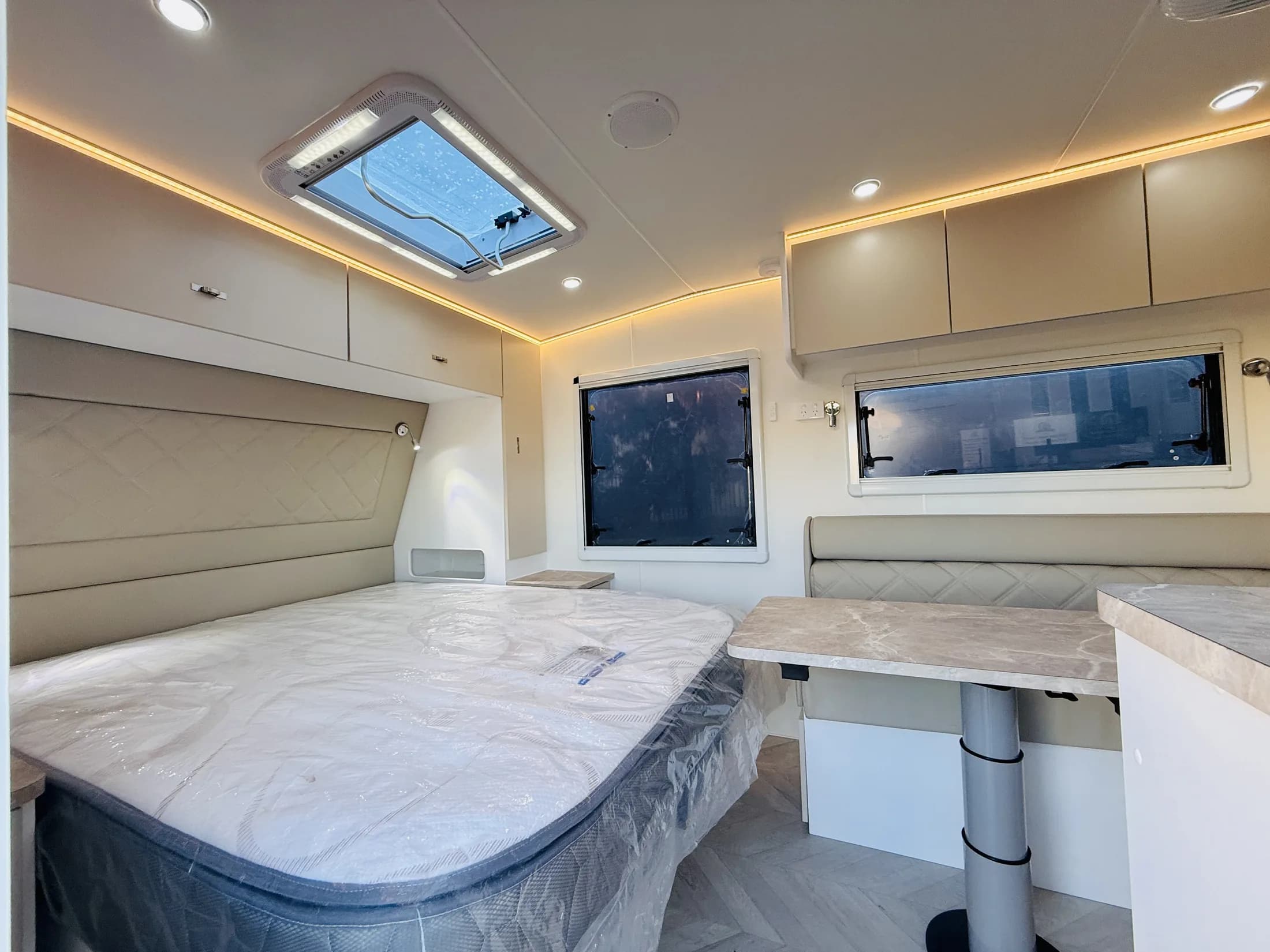 Master bedroom with panoramic hatch